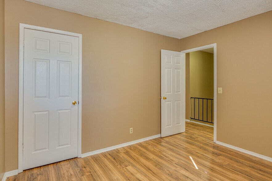 Building Photo - 802 Rachels Vw