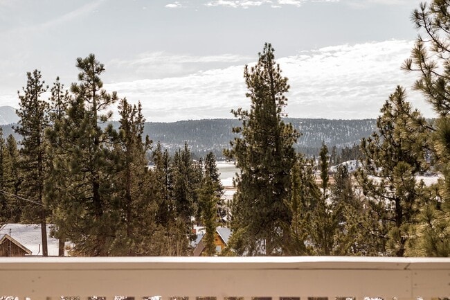 Building Photo - Lake-View 4BR Cabin with Dual Decks in Faw...