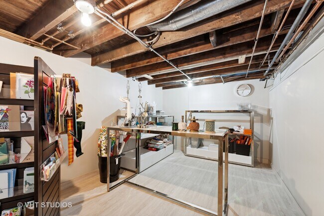 Building Photo - 529 S Division St