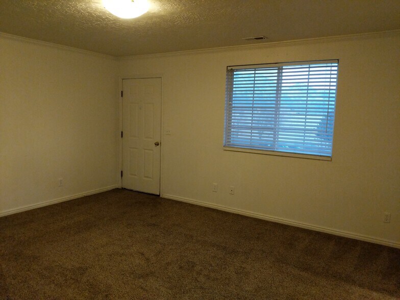 Living Room - 558 N 800 E