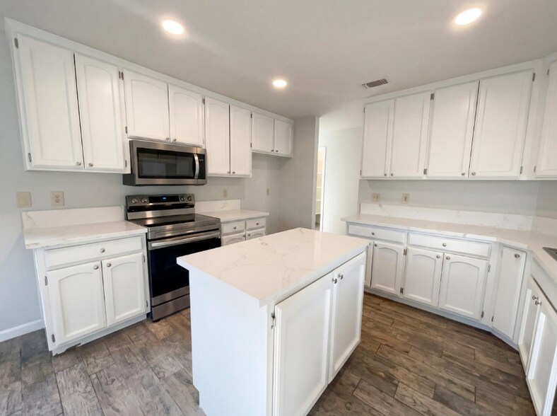 Building Photo - 4744 Ponderay Ln