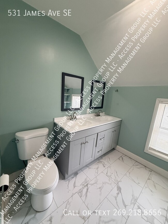 Building Photo - 531 James Ave SE