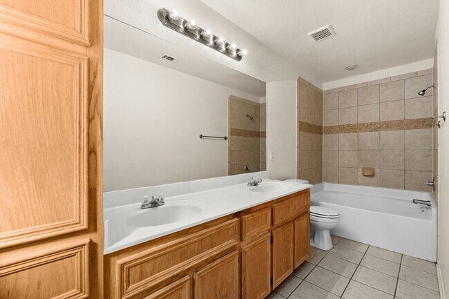 Building Photo - 1405 Chips Dr