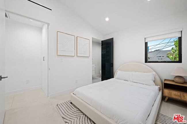 Building Photo - 201 S Bedford Dr