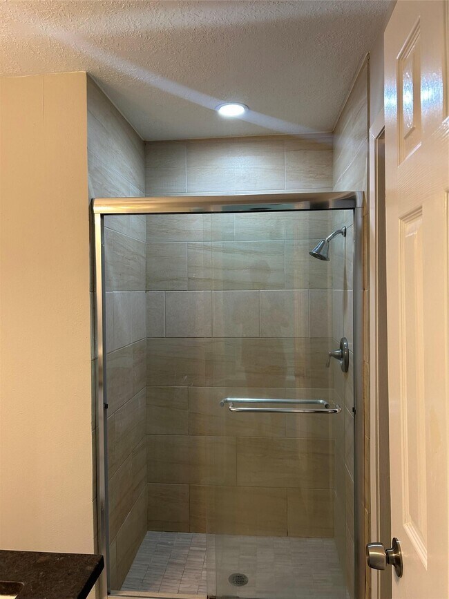 Building Photo - 11719 Pender Ln