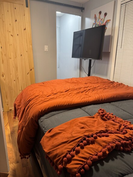 Building Photo - 5113 W Lexington St