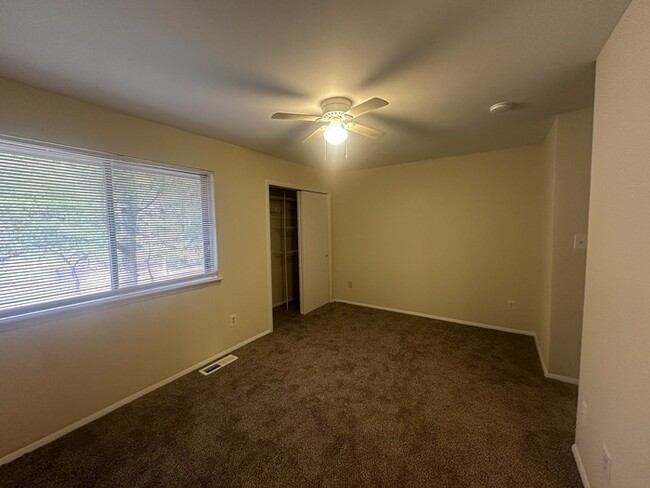 Building Photo - 2 Bed Condo Minutes to Downtown Raleigh & ...