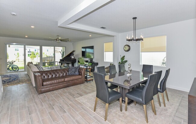 Building Photo - 1525 Stockbridge St