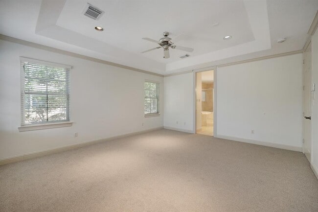 Building Photo - 5972 Inwood Dr