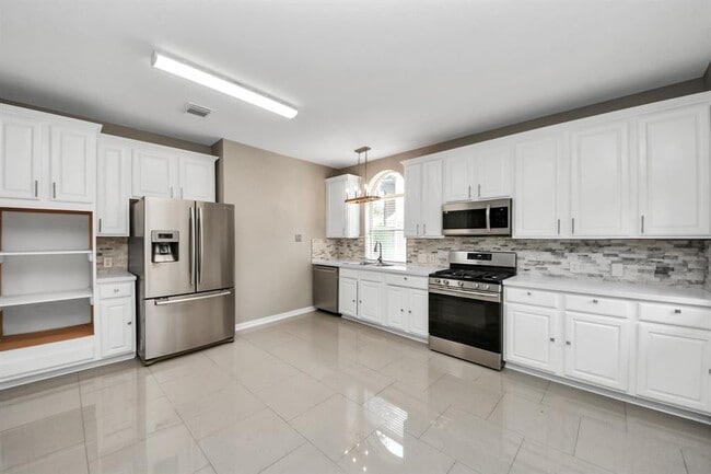 Building Photo - 1302 Raintree Cir
