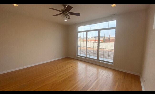 Building Photo - 2803 W Warren Blvd