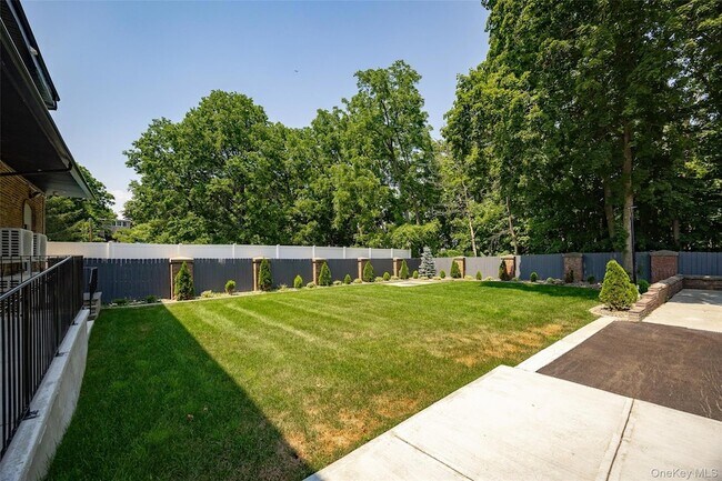 Building Photo - 126 Innis Ave