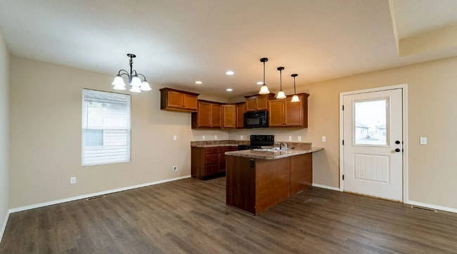 Building Photo - 3 Bedroom Rental Home In Springfield! Fenced in backyard!