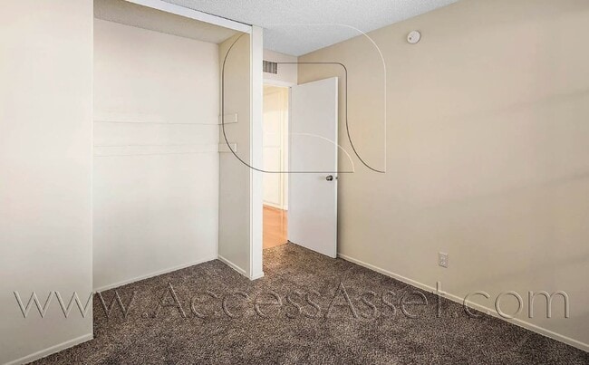 Building Photo - Lovely Single Story 4 Bed/2 Bath Home In R...