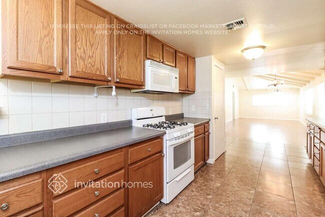 Building Photo - 425 Jasmine Ave