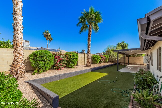 Building Photo - 4950 W Grovers Ave