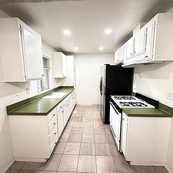 Building Photo - 420 E Blueridge Ave