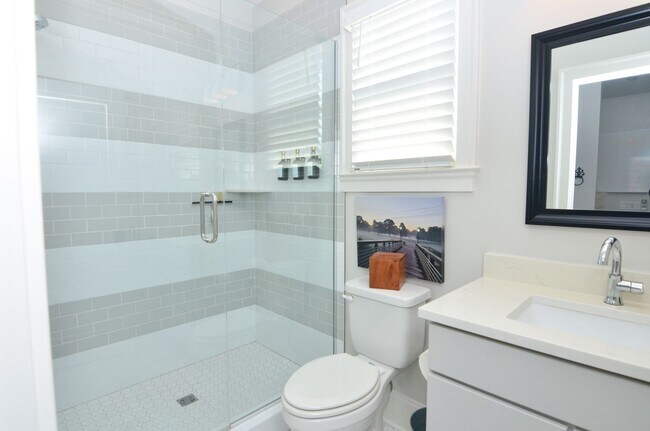 Building Photo - Fully Furnished in Downtown Franklin