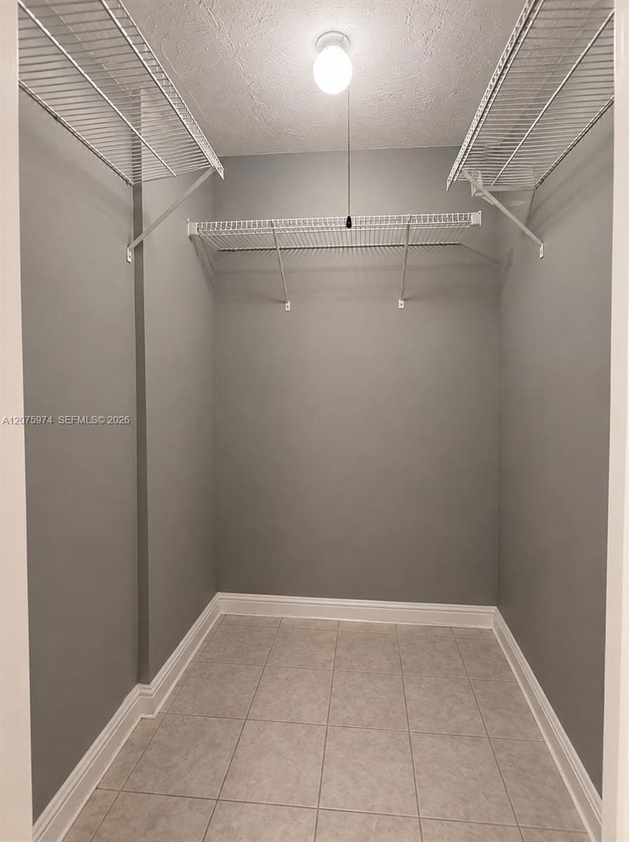 Building Photo - 9440 Fontainebleau Blvd