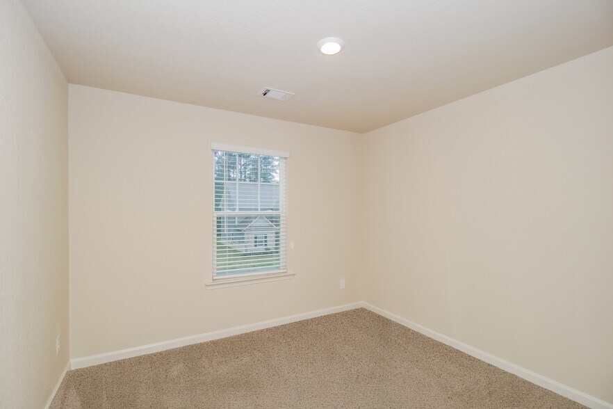 Building Photo - 134 Innis Brk Cir