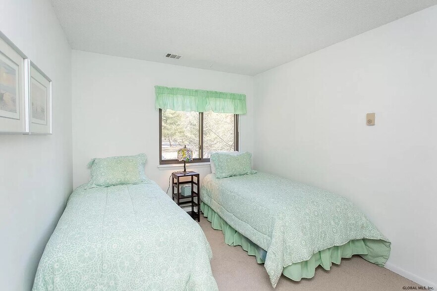 Building Photo - 82 Crestwood Ter