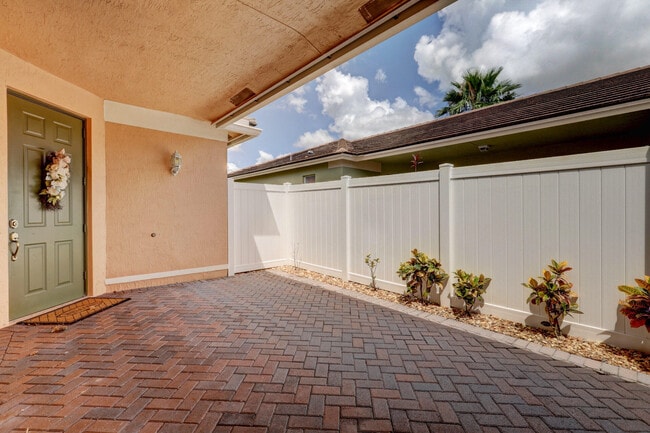 Building Photo - 9516 SW Flowermound Cir