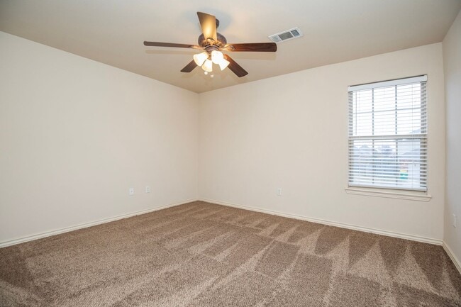 Building Photo - ***300 Copper Oaks***