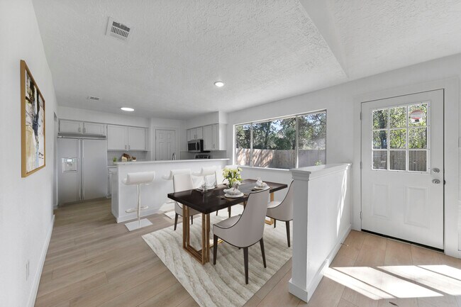 Building Photo - 2042 Lexington Woods Dr