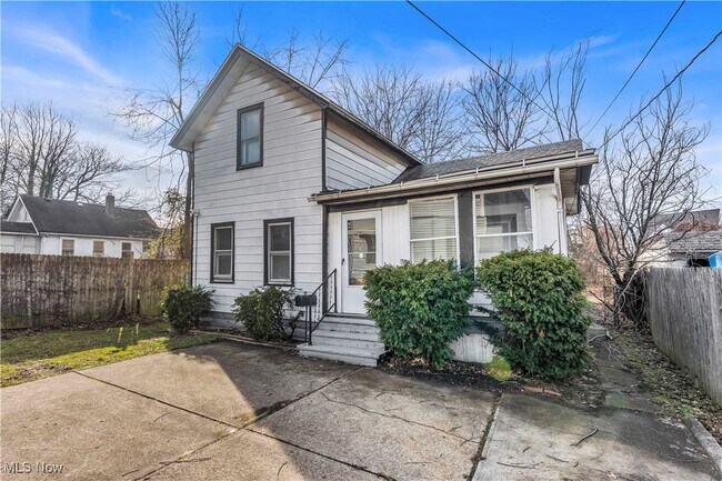 Building Photo - 786 E 156th St