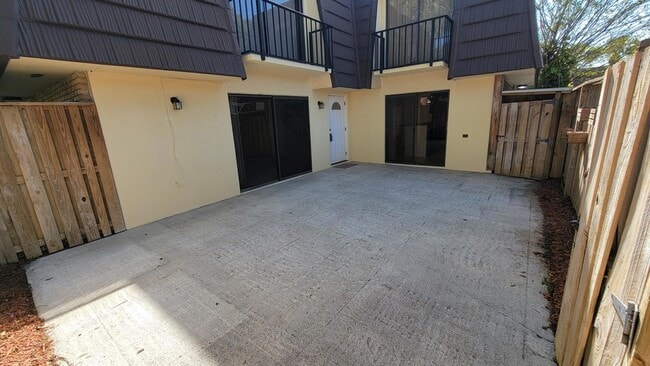 Building Photo - 117 1st Ct