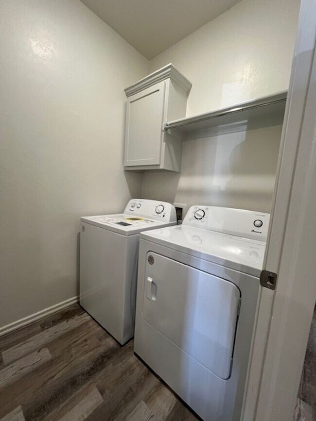 Building Photo - 1212 SW Oklahoma Ave