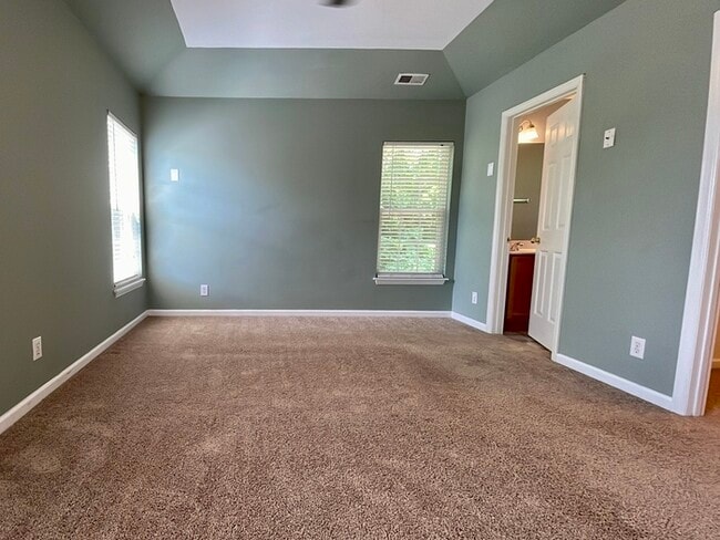 Building Photo - 1011 Sophomore Ct