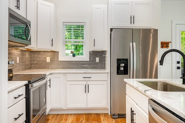 Building Photo - Modern Nations Home | 2 Bed, 2 Bath | 900 ...