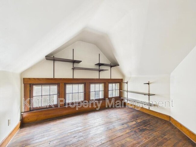 Building Photo - 137 Conger Ave