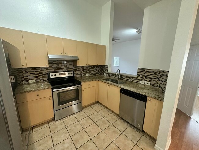 Building Photo - 220 Crestwood Cir