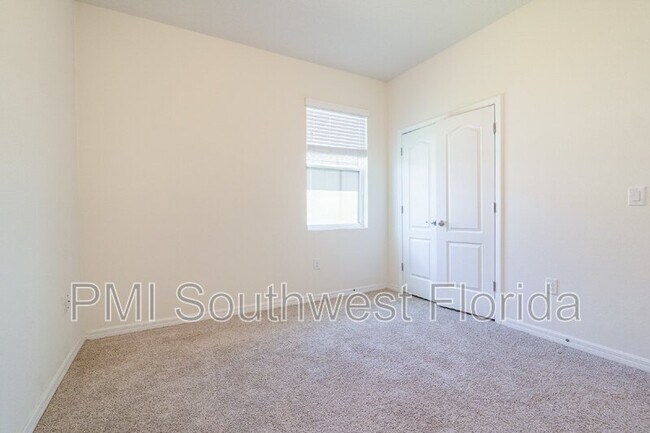 Building Photo - 5928 Silver Palm Blvd
