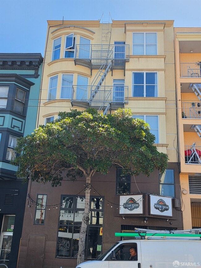 Building Photo - 2333 Mission St
