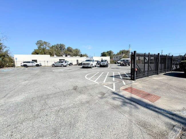 Building Photo - 1 BED | 1 BATH | MODERN CONDO with PARKING SPACE | MIDTOWN