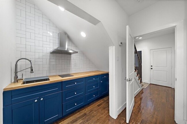 Building Photo - 1005 Bingham St