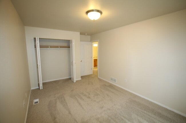 Building Photo - 4 Bedroom Eagle River Home!