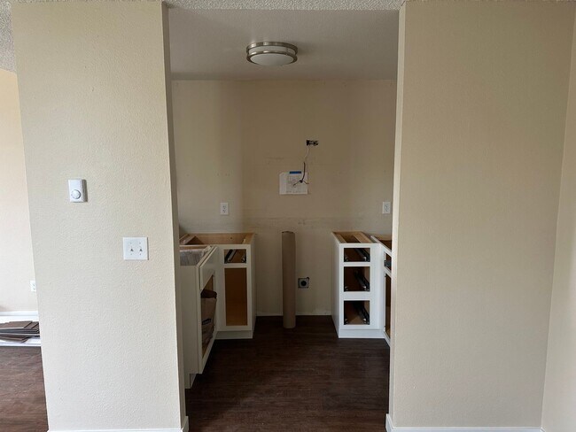 Building Photo - 2145 Eastview Pl
