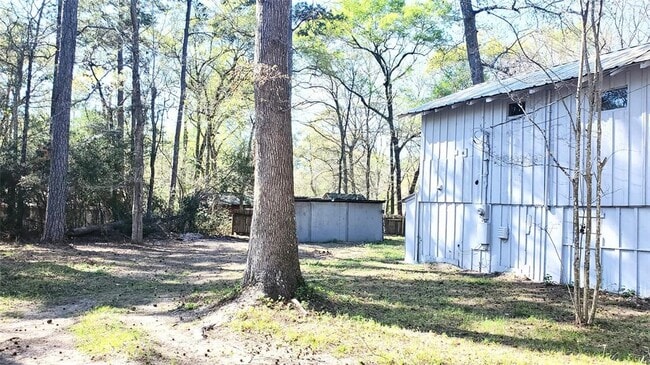 Building Photo - 5816 Pinehurst Dr