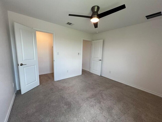 Building Photo - 1007 Sandra Ann Wy