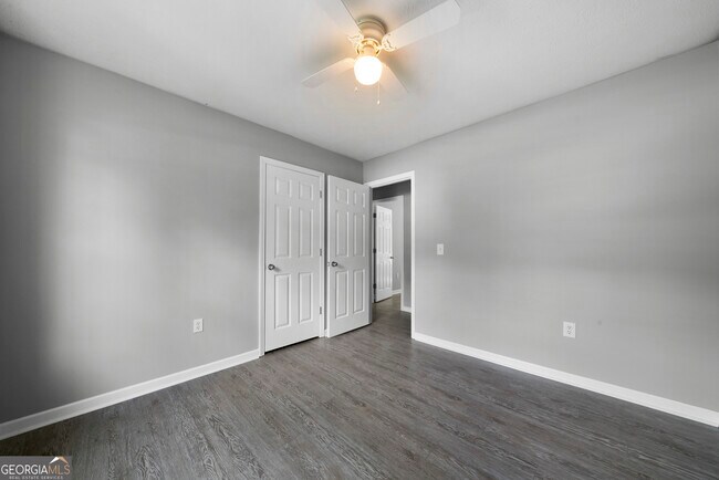 Building Photo - 761 Twin Oaks Ln