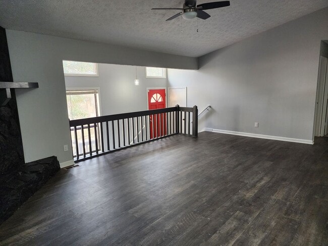 Building Photo - Beautiful 4 bed 3 bath home located in Acworth