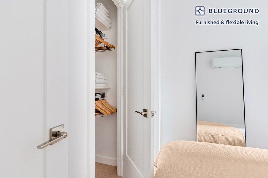 Building Photo - 246 E 53rd St