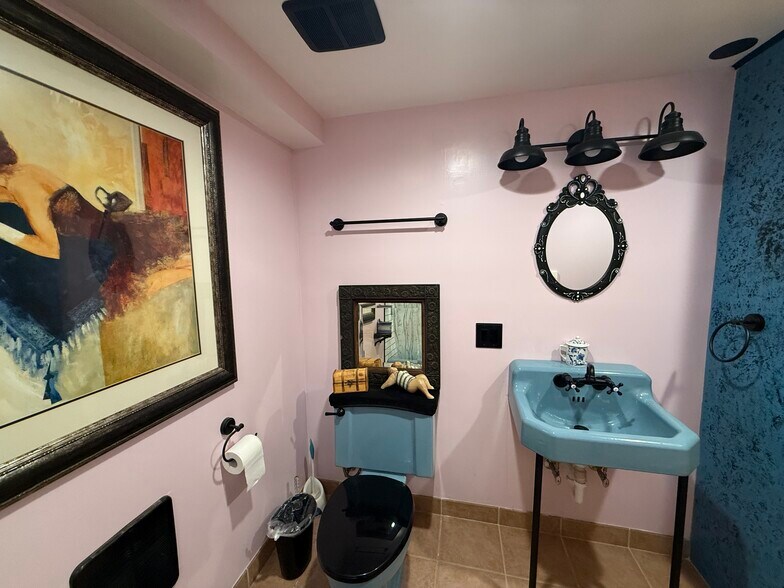 Building Photo - 32275 Center St