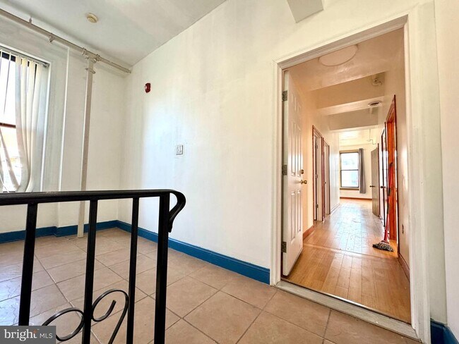 Building Photo - 1301 Vine St