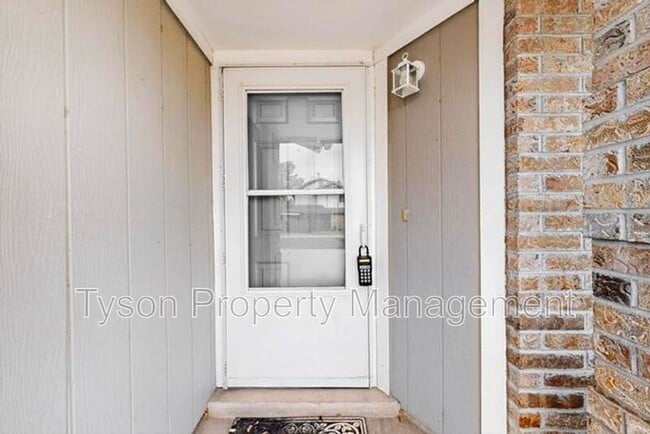 Building Photo - 5344 Chuckwagon Trail NW