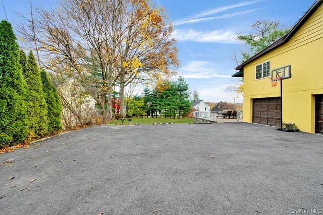 Building Photo - 169 Old Mamaroneck Rd